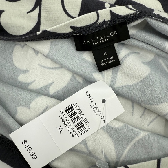 Ann Taylor Top Women XL NEW Gray Long Sleeve Floral Stretch Boat Neck Office - Picture 6 of 10
